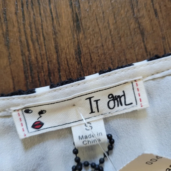 IT GIRL Black and White Cold Shoulder Blouse Top Size Women's Small NEW - Picture 11 of 12